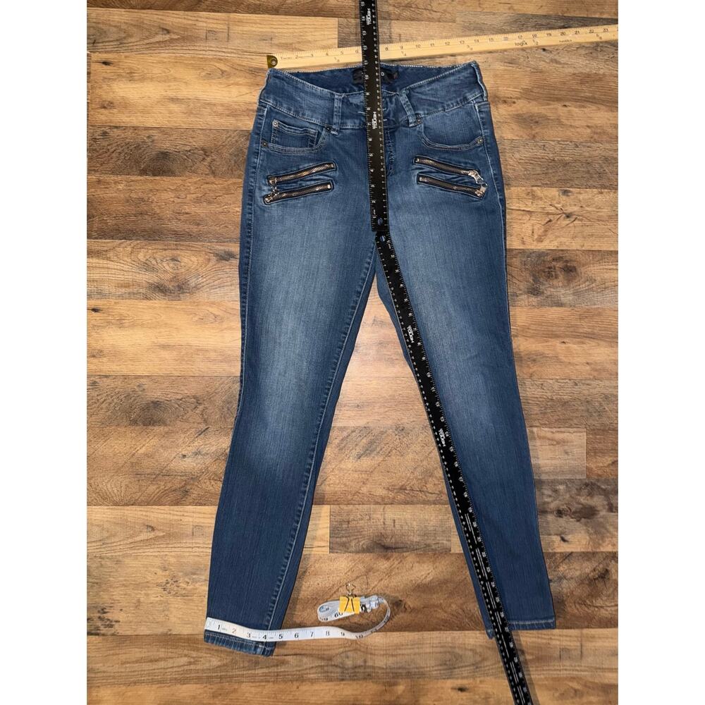 Torrid women’s skinny jeans withunique double-zipper pockets on the front - Picture 8 of 16